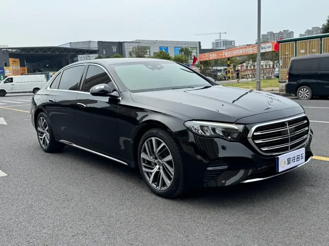 Mercedes-Benz E-Class — Фото автомобиля 3