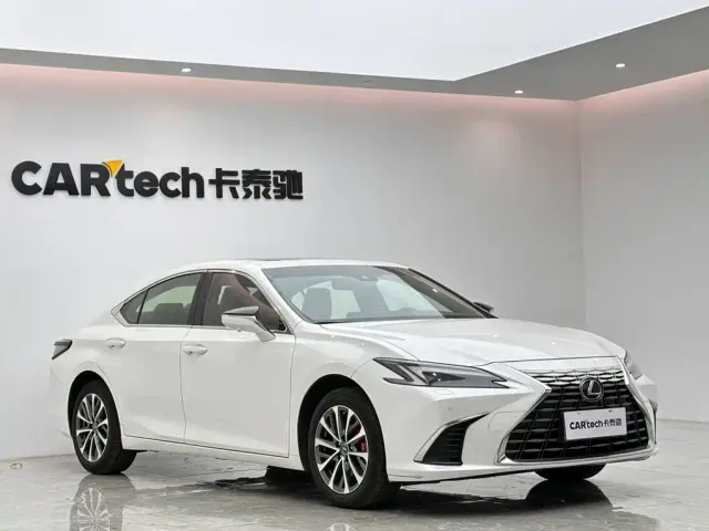 Lexus ES — Фото автомобиля 6