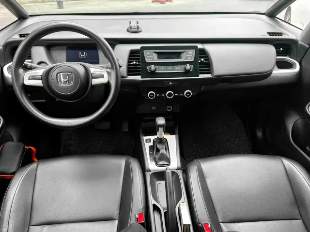 Honda Fit — Фото автомобиля 3