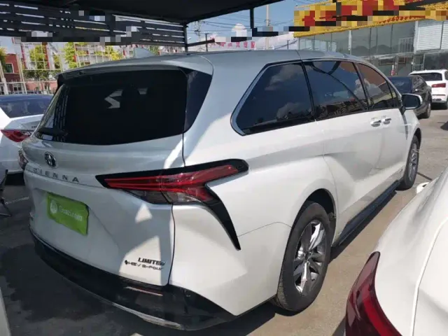 Toyota Sienna — Фото автомобиля 6