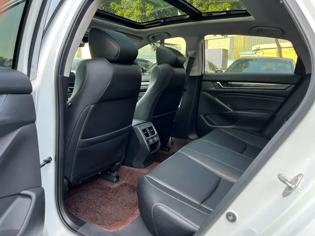 Honda Accord — Фото автомобиля 6