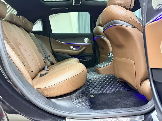 Mercedes-Benz E-Class — Фото автомобиля 23