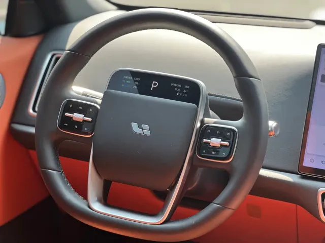 Li Auto Li Auto L6 2025 Pro Smart Renewal Edition — Фото автомобиля 14