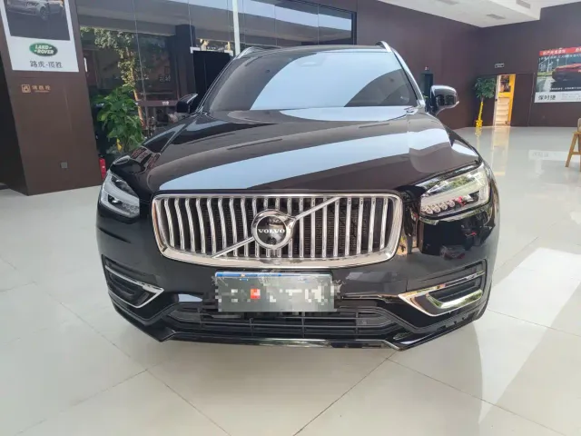 Volvo XC90 — Фото автомобиля 2