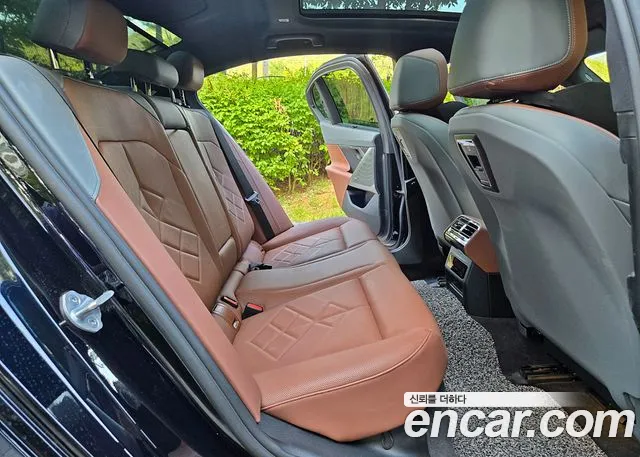BMW 5 Series G60 — Фото автомобиля 11