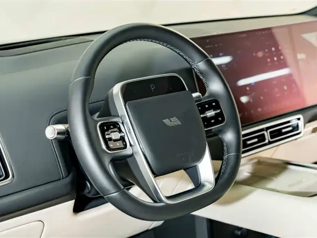 Li Auto L9 — Фото автомобиля 12