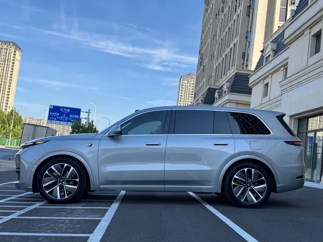 Li Auto L9 — Фото автомобиля 6