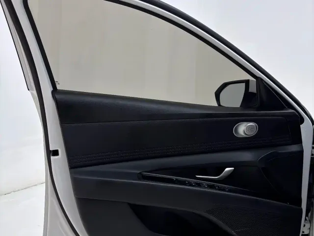 Hyundai Elantra — Фото автомобиля 16