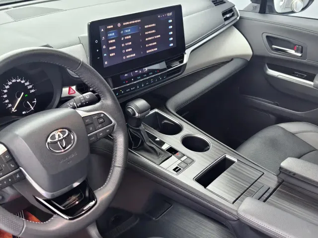 Toyota Granvia — Фото автомобиля 7