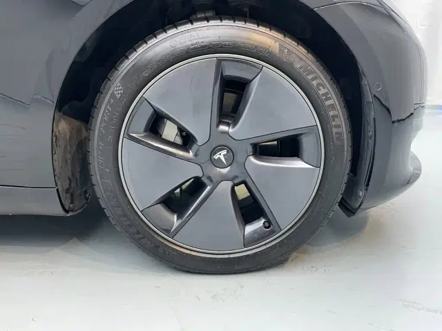 Tesla Model 3 — Фото автомобиля 26
