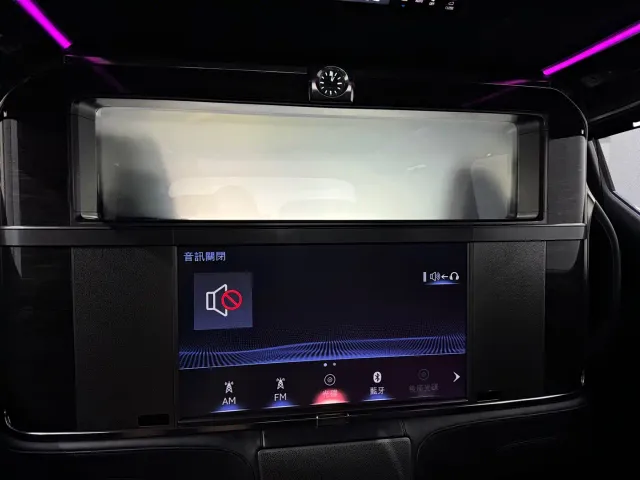 Lexus LM — Фото автомобиля 12