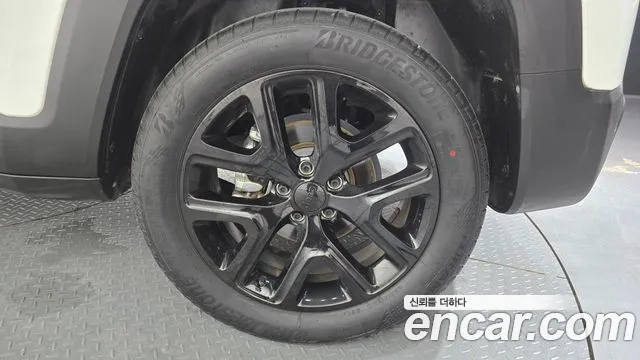 Jeep Renegade — Фото автомобиля 21