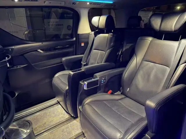 Toyota Vellfire — Фото автомобиля 4