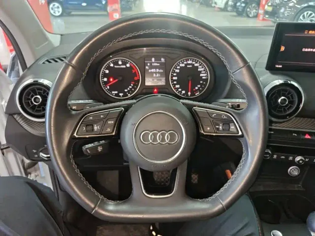 Audi Q2L — Фото автомобиля 10