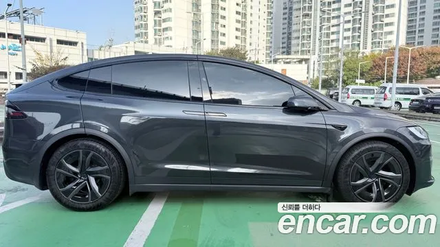 Tesla Model X — Фото автомобиля 4