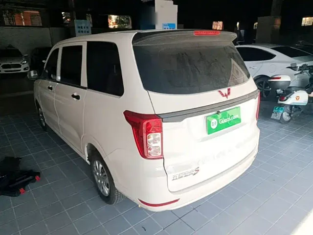 Wuling Hongguang — Фото автомобиля 4