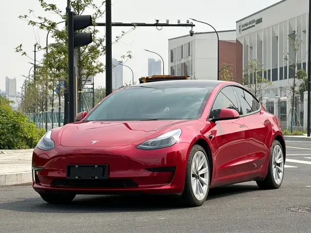 Фотография автомобиля — Tesla Model 3