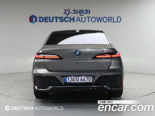 BMW 7 Series G70 — Фото автомобиля 4