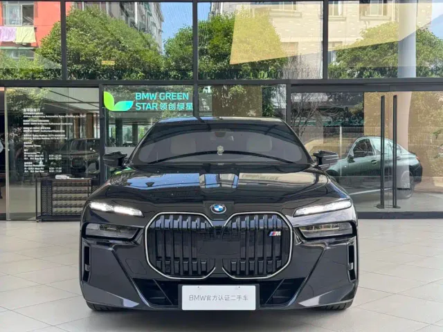 BMW i7 M70L — Фото автомобиля 2