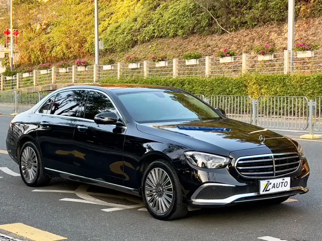 Mercedes-Benz E-Class — Фото автомобиля 3