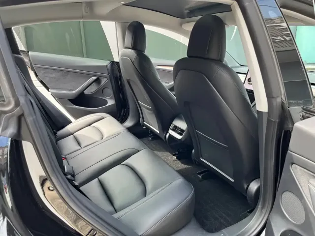 Tesla Model 3 — Фото автомобиля 10