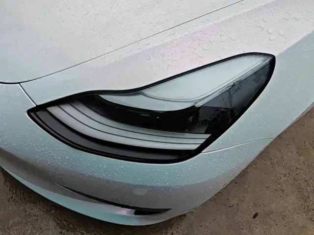 Tesla Model 3 — Фото автомобиля 5