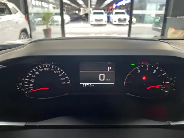 Peugeot 2008 — Фото автомобиля 12