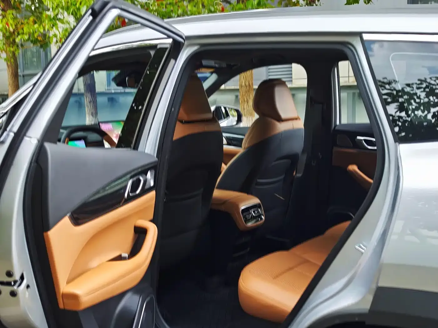 Geely Boyue L 2025 Model 4th Gen 1.5TD DCT Shanhe — Фото автомобиля 11