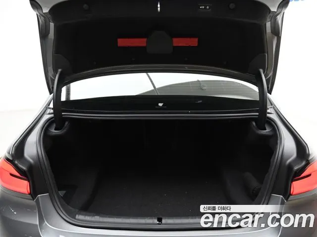 BMW 5 Series G30 — Фото автомобиля 20
