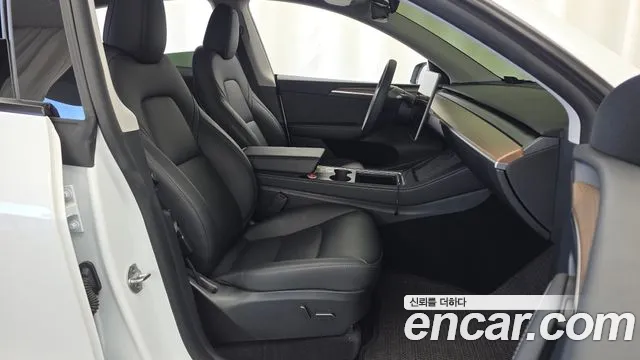 Tesla Model Y — Фото автомобиля 16