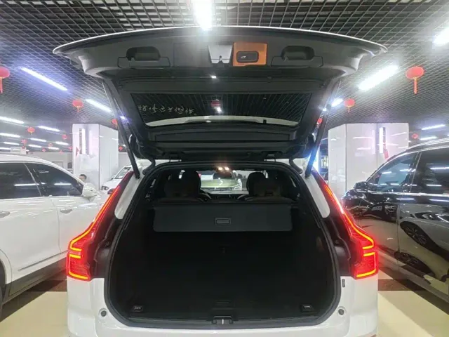 Volvo XC60 — Фото автомобиля 18
