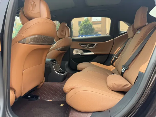Mercedes-Benz E-Class — Фото автомобиля 5