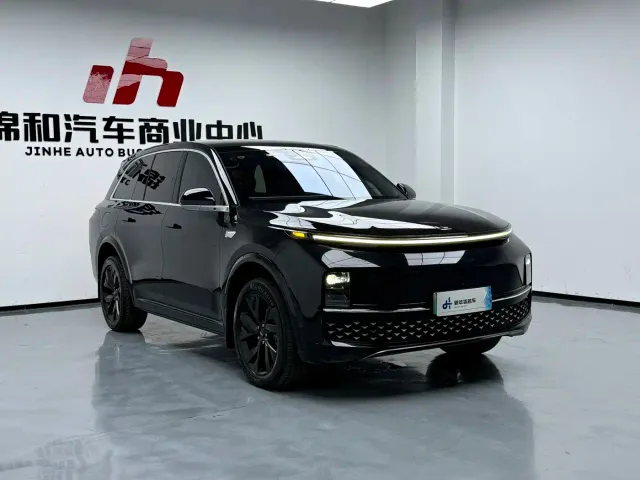 Li Auto L8 — Фото автомобиля 3