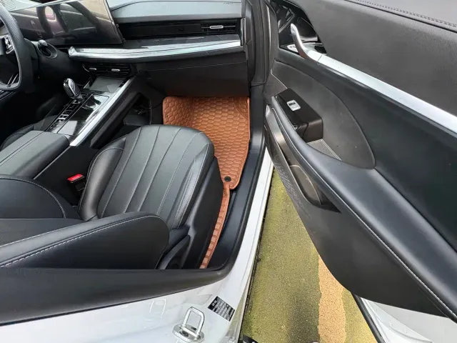 Roewe RX5 Max — Фото автомобиля 15