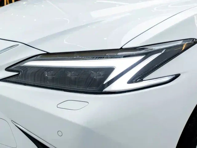 Lexus ES — Фото автомобиля 8