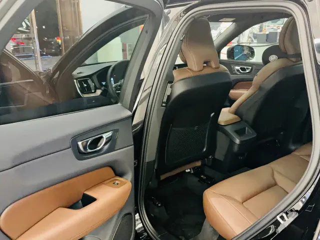 Volvo XC60 — Фото автомобиля 7