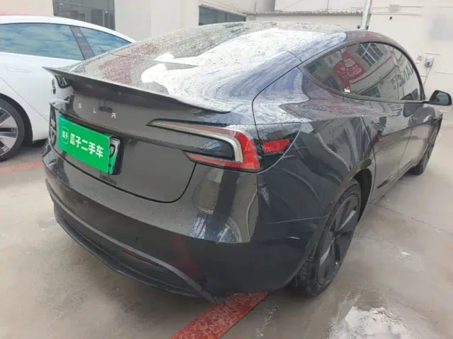 Tesla Model 3 — Фото автомобиля 6
