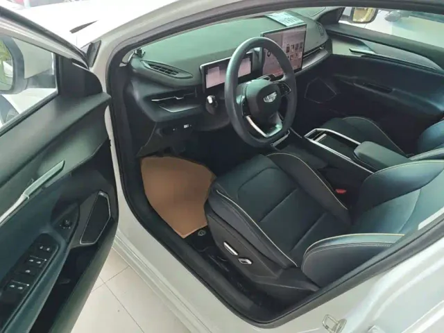 Geely Geometry G6 — Фото автомобиля 15