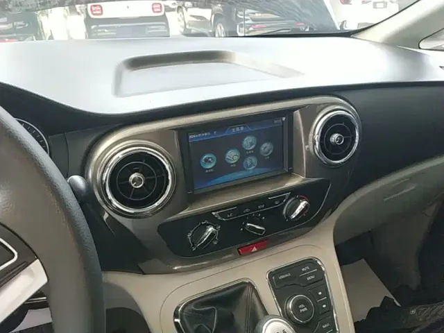 JAC Refine M3 — Фото автомобиля 12
