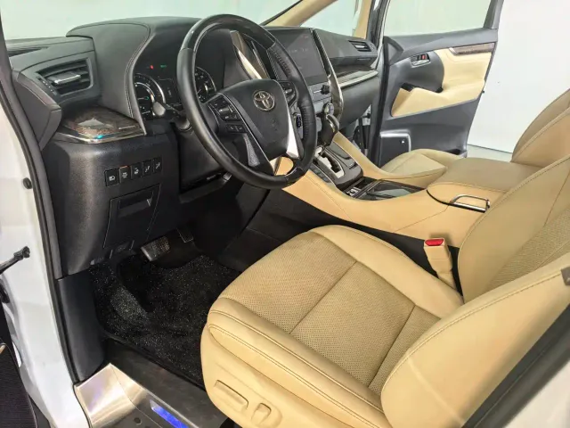 Toyota Alphard — Фото автомобиля 3
