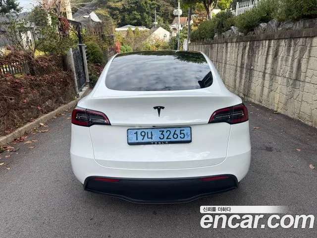 Tesla Model Y — Фото автомобиля 5