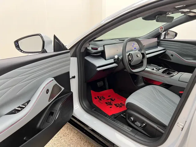 Geely Galaxy E8 — Фото автомобиля 14