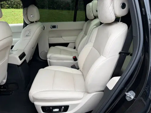 Li Auto L9 — Фото автомобиля 12