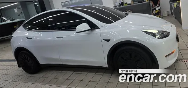 Фотография автомобиля — Tesla Model Y