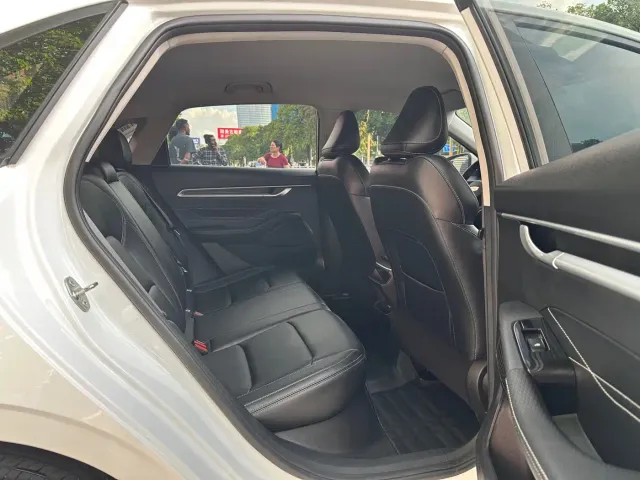 Geely Emgrand — Фото автомобиля 10