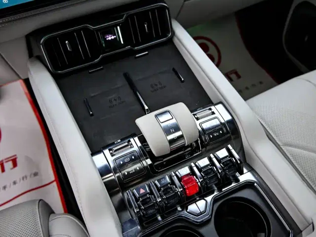 BYD FangChengBao Leopard 8 — Фото автомобиля 17