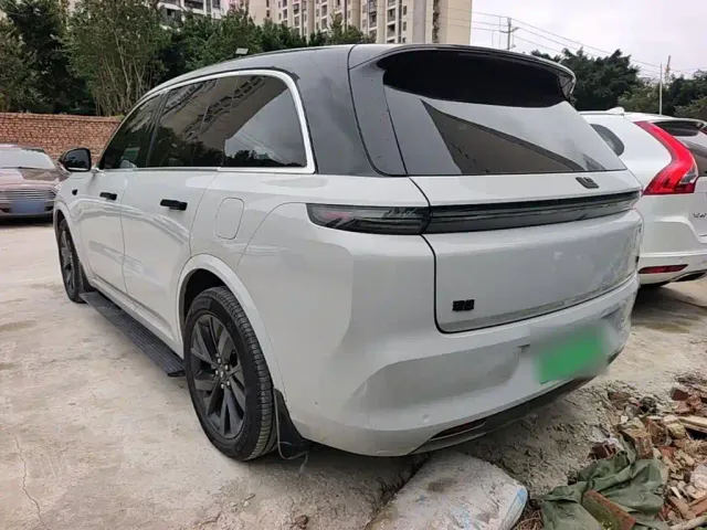 Li Auto L8 — Фото автомобиля 4