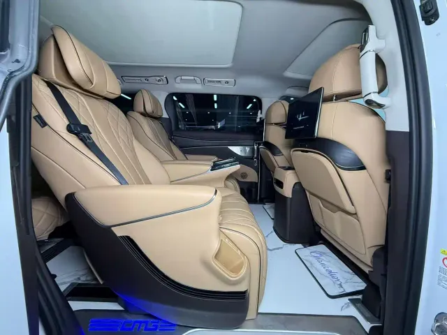 Denza D9 — Фото автомобиля 13