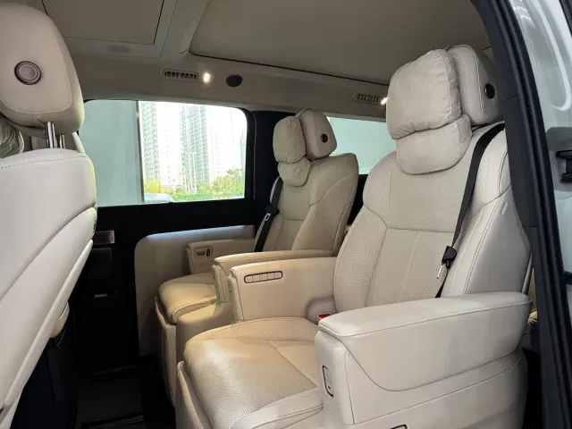 Li Auto MEGA — Фото автомобиля 8