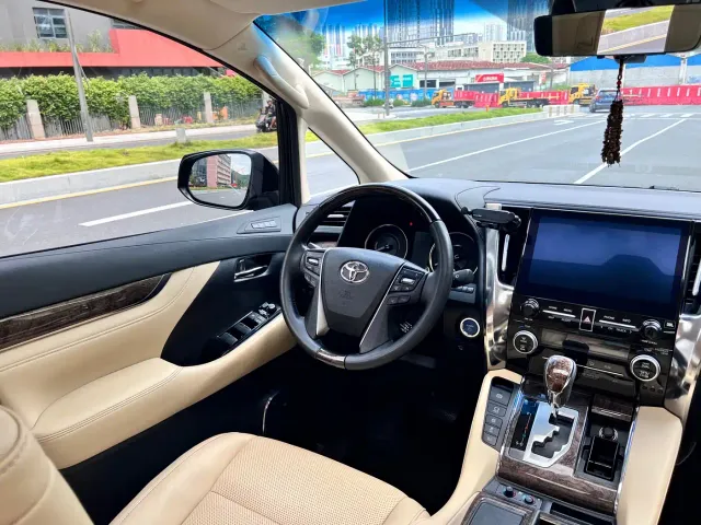 Toyota Alphard — Фото автомобиля 11